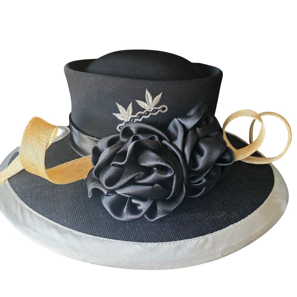 NWT Champagne Italy black and white hat with cut outs, satin bows